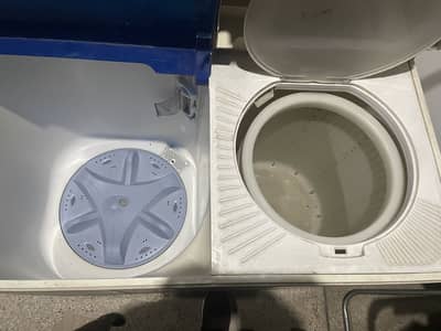 Immaculate Washing machine with dryer