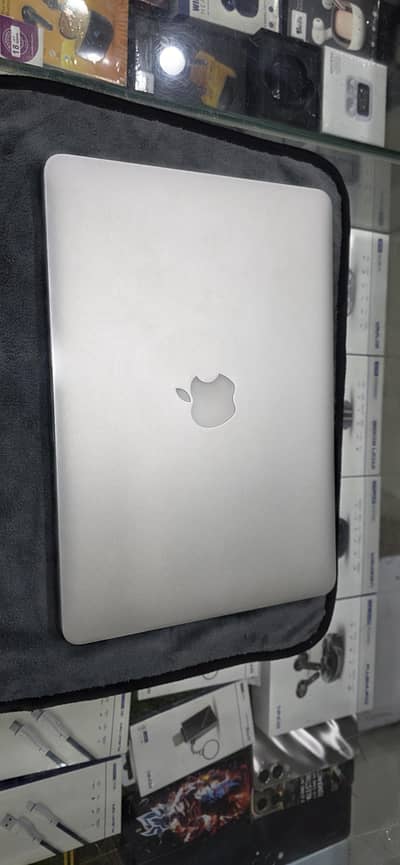 Macbook pro A1502 i5 8gb 256gb 2015 model