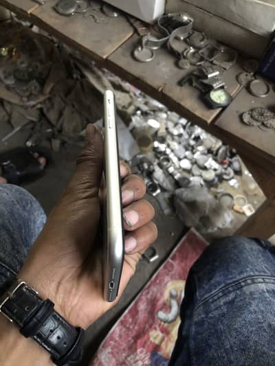 Iphone 11 g. v 64 gb