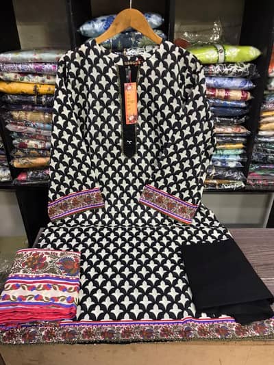 Women’ sTech dress. 