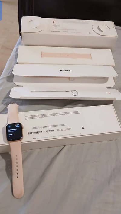Apple Watch Series 4 Gold 40MM Complete Box
