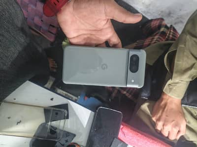 google pixel 8 koi masla nhi ha bas choti si line ha