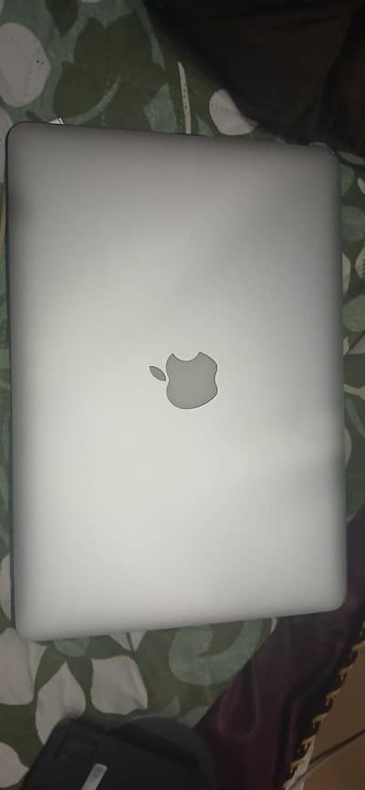 MACBOOK AIR 13 INCH FREH CONDITION JUST LIKE BRAND NEW
