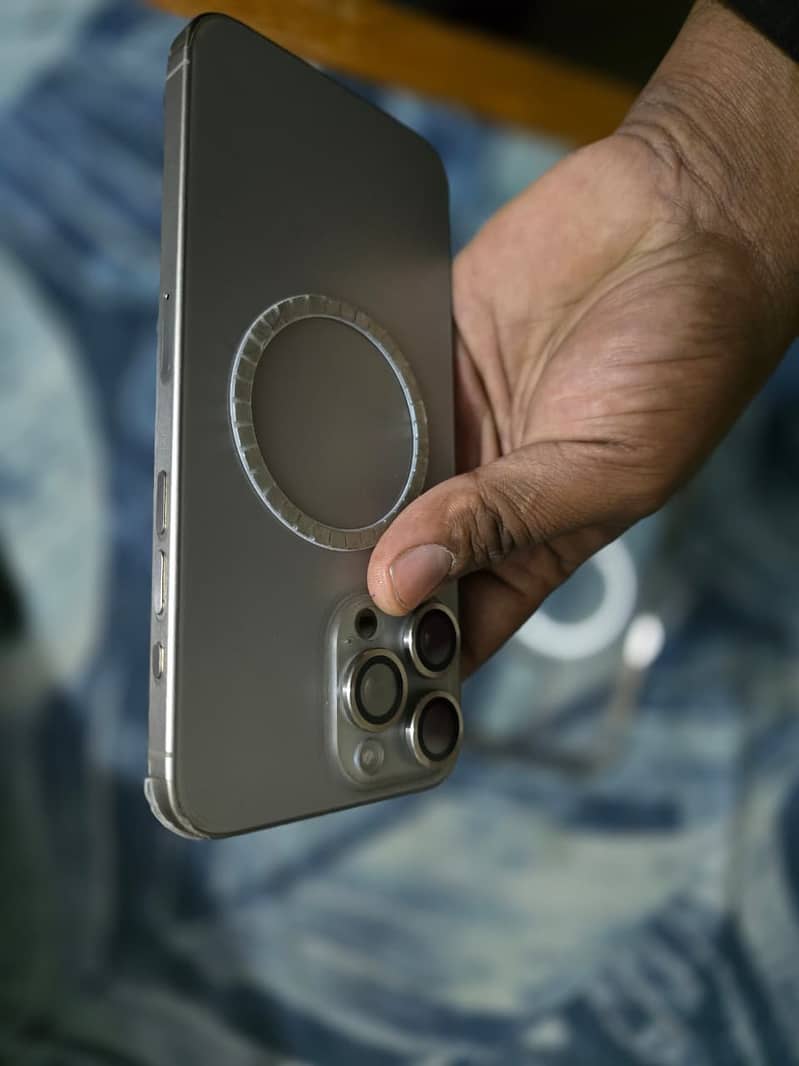 Apple iPhone 15 Pro Max 5