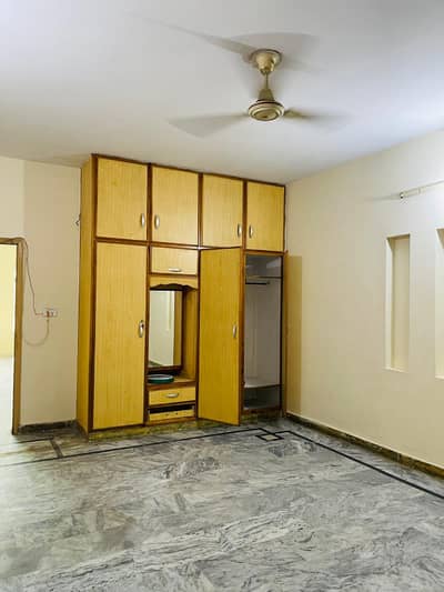 Bachelor's Option 9 Marla Upper Portion For Rent Near Ucp University & Shaukat Khanam Chowk