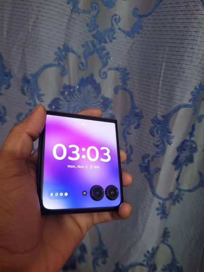 motorola rzar Plus Fold 2024 16GBRAm 256GB Storage