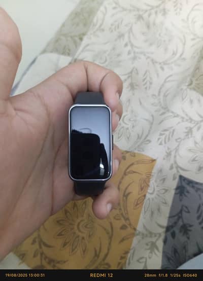 Huawei Band 9 amoled display with extra case and straps