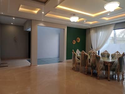 Defence 1000 Yards Bungalow 3 Bedrooms Portion SEPRATE GATE