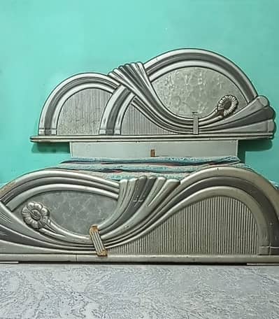 beautiful king size bed with side draws