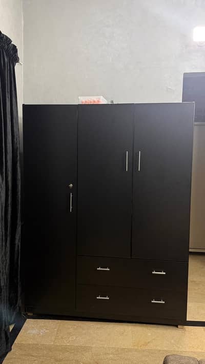 3 door wardrobe wooden