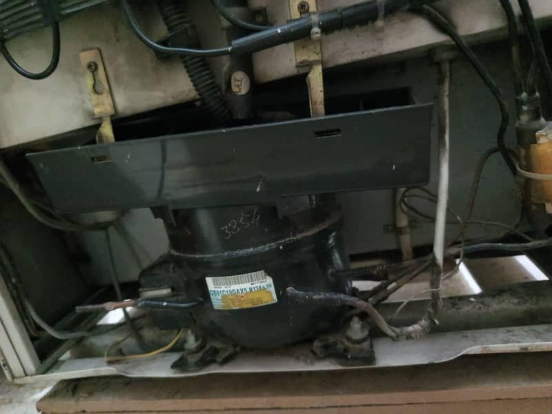 Dawlance  Monogram 5