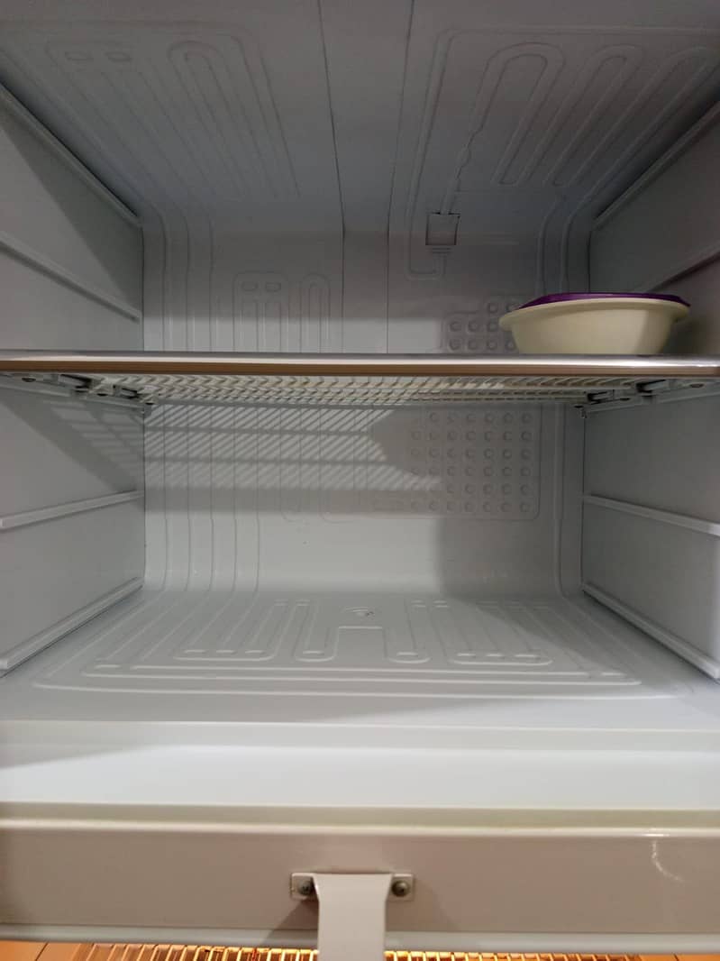 Dawlance  Monogram 9