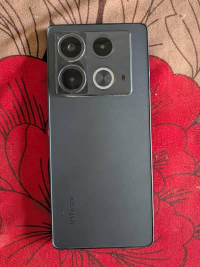 infinite note 40 for sale 10/10 condition. .