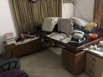 Semi solid office table for sale