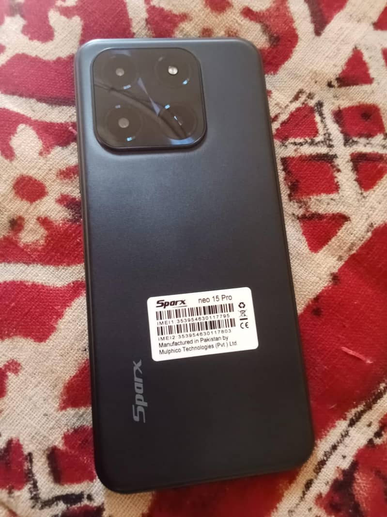 ڈبہ چارجر ساتھ ہے ابھی گارنٹی میں ہے 1