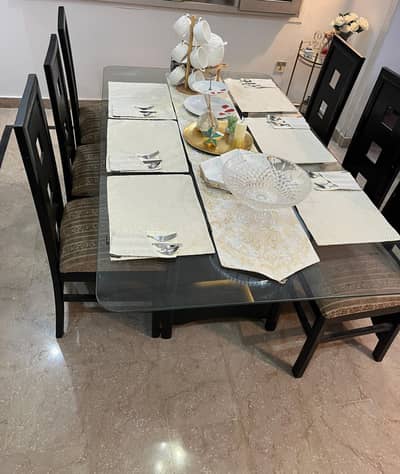 Dining table with 06 chairs