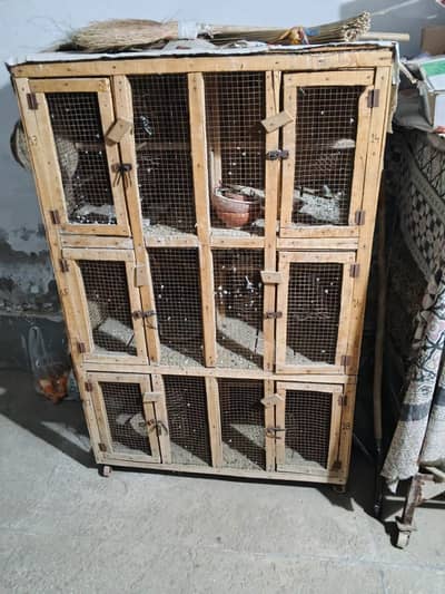 Wooden Cage for Hens, Parests and Peogens With Wheeels easy to Move