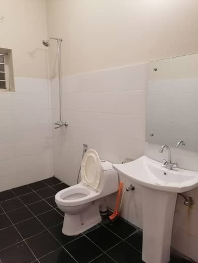 10 Marla House For Rent In Fort avenue