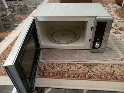 Dawlance microwave oven DW 108HZ in good condition for sale