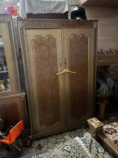 Safe Almari dressing showcases