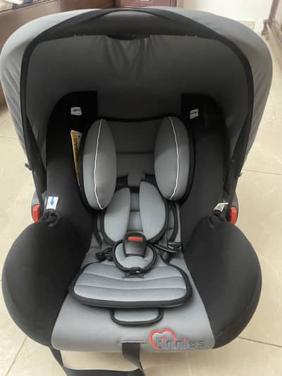 Tinnies baby carrier plus car seat 2 in 1