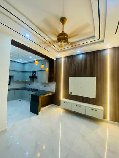 7.5 Marla Corner House For Sale Ideal Location