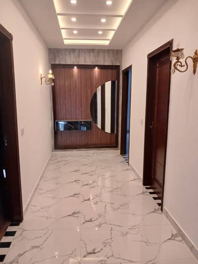 1 Kanal House For Sale Hot Location