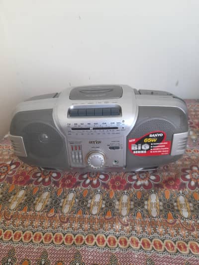 SANYO TAPE RADIO PLAYER
