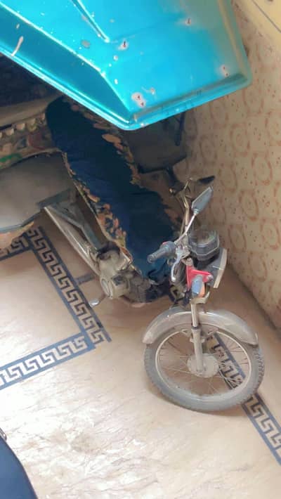 Chingchi Rickshaw for sale 100Cc Suzuki 40,000 Km driver Lahore