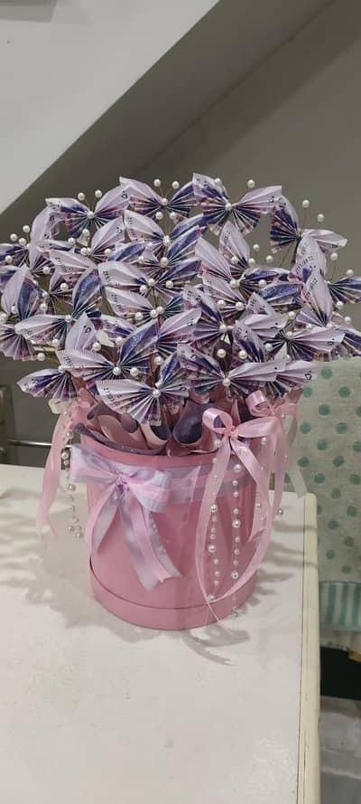 CUSTOMIZED CAKES AND BONQUET