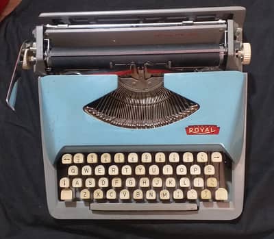 ROYAL Typewriter