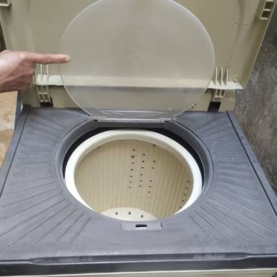 Spin dryer urgent sale. . . . . number 03218880158 rabta