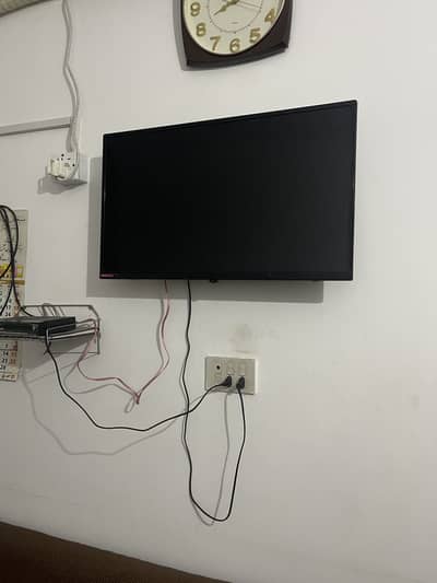 LCD for sale urgent ( display nh araha/ on hote h)