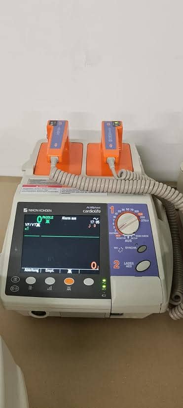 Defibrillator machine,Cardiac defibrillator,defibrillator Nihon Kohden