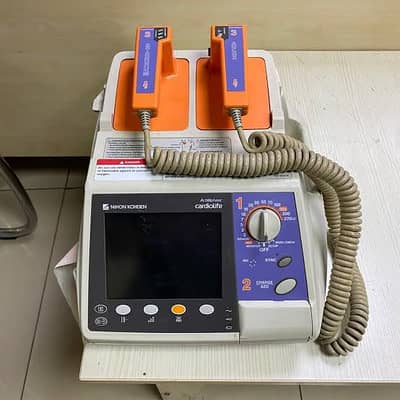 Defibrillator machine,Cardiac defibrillator,defibrillator Nihon Kohden