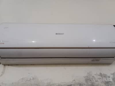 orient 1.5ton heat and cool inverter a. c 3 seasons used