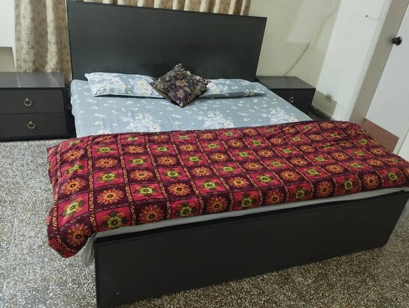 Bed set with side tables 1