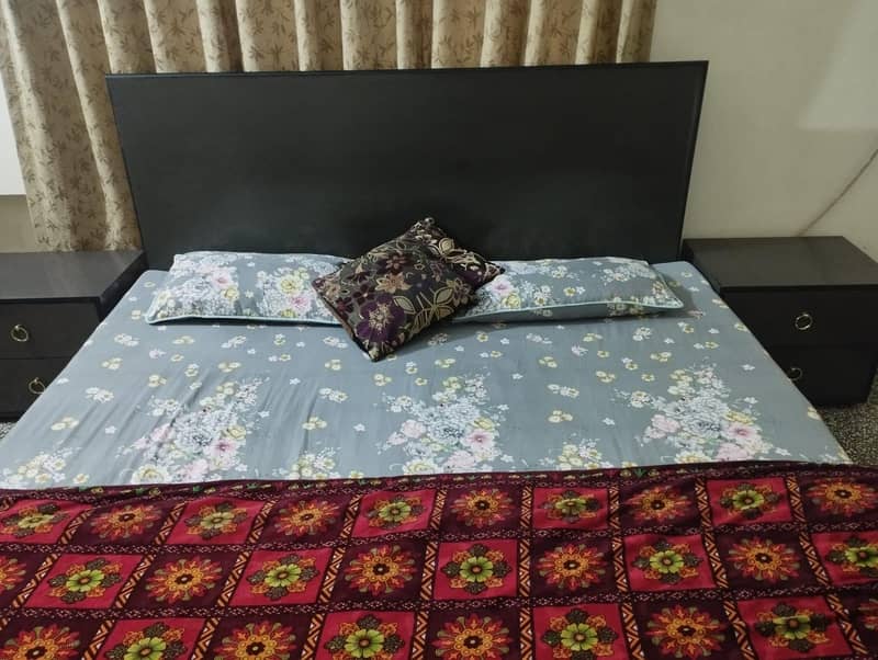 Bed set with side tables 2