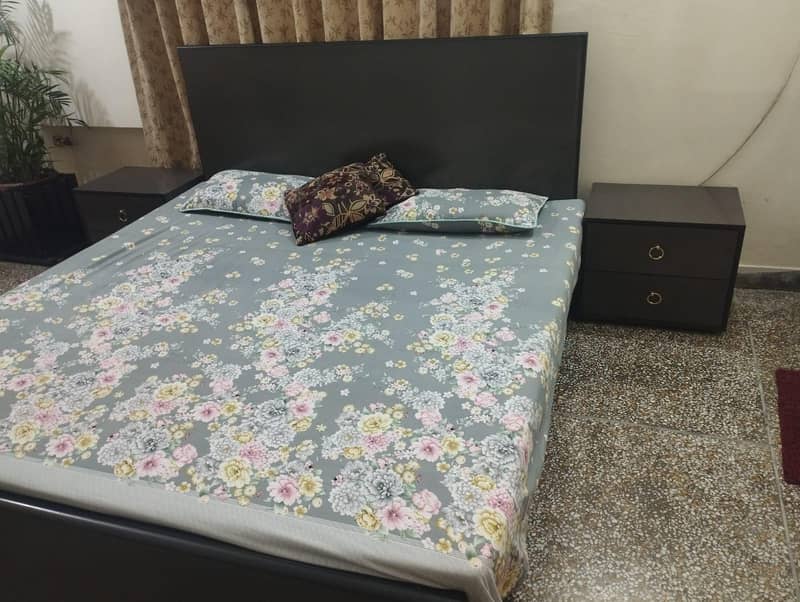 Bed set with side tables 3