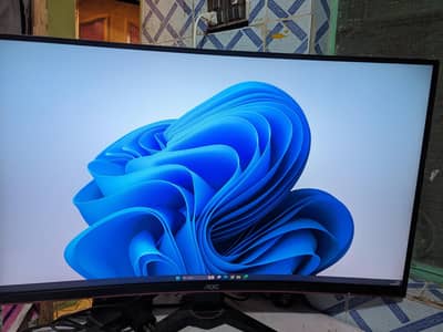 VOC curved LCD 32 inches