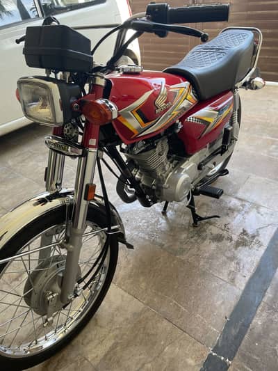 Honda cg 125 2025model.  Islamabad register.
