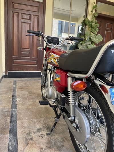03109227336 WhatsApp nmbr. Honda cg 125 2025model.  Islamabad register.