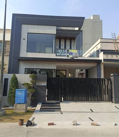 4 Beds 10 Marla Double Unit House for Rent in Ex Park View DHA Phase 8 Airport road Lahore.