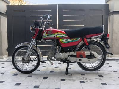Honda CD70 2023
