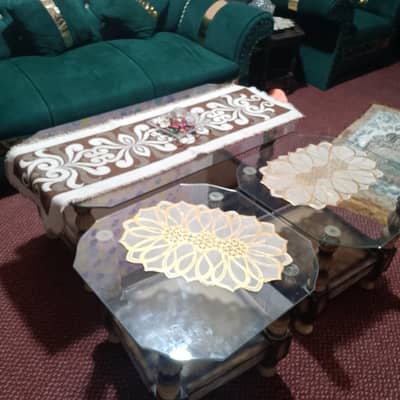 Selling a modern 3-piece table set in Sheesham wood