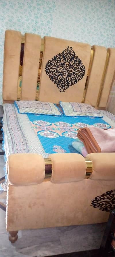 new foam bed excellent condition  8 months used jahez bed urgent sale