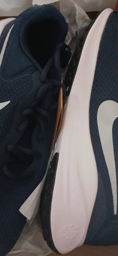 nike revolution 7