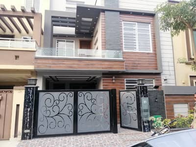 A BEAUTIUL 5 MARLA HOUSE FOR SALE IN GARDENIA BLOCK SECTOR D BAHRIA TOWN LAHORE