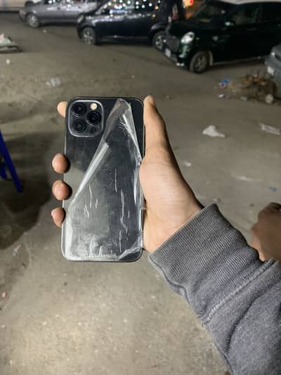 iphone 12 pro or social service available