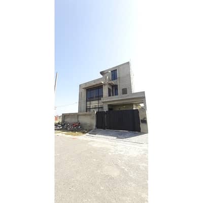 10 Marla Beautiful House Available For Sale